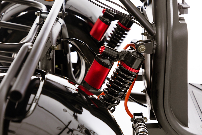 Elektromos Chopper UNIZDRAV PRO háromkerekű - erős 2000 W-os motor