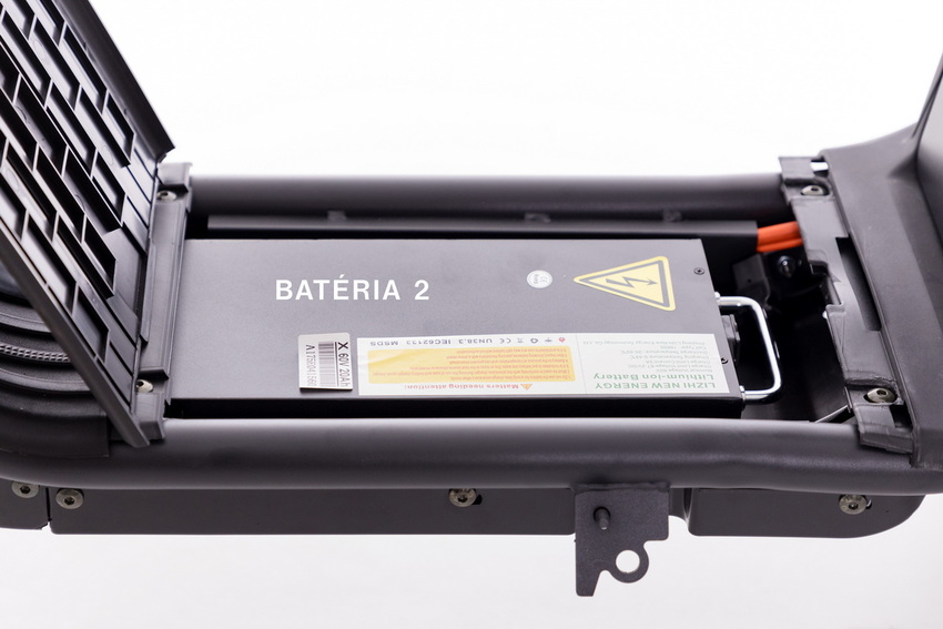 Elektromos CHOPPER UNIZDRAV háromkerekű - erős 2000 W-os motor