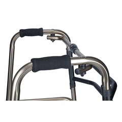 Csuklós összecsukható járókeret