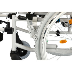 Könnyűszerkezetes kerekesszék állítható súlyponttal