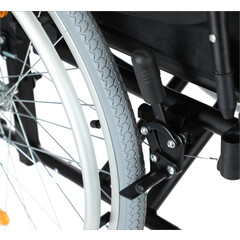 Könnyűszerkezetes kerekesszék allítható súlyponttal