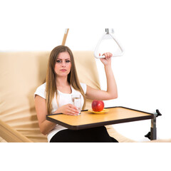 Ágyasztal dönthető asztallappal