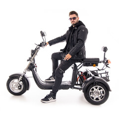 Elektromos CHOPPER UNIZDRAV háromkerekű - erős 2000 W-os motor