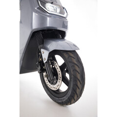 Elektromos robogó UNIZDRAV e-City – 60 km hatótávval