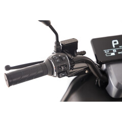 Elektromos robogó UNIZDRAV e-City – 60 km hatótávval