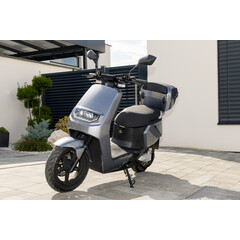 Elektromos robogó UNIZDRAV e-City – 60 km hatótávval