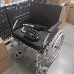 Könnyűszerkezetes kerekesszék állítható súlyponttal (Kiállított darab)