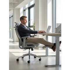 Ergonomikus irodai szék lábtartóval UNIZDRAV
