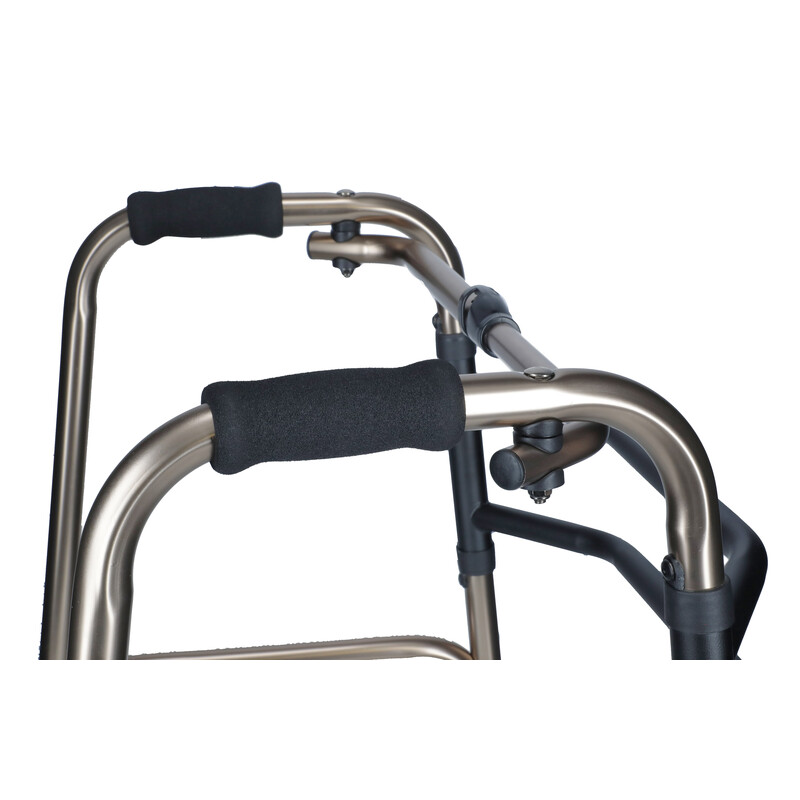 Csuklós összecsukható járókeret