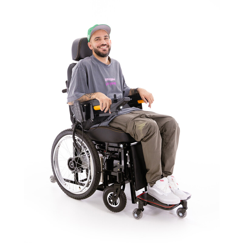 Elektromos kerekesszék függőleges emeléssel