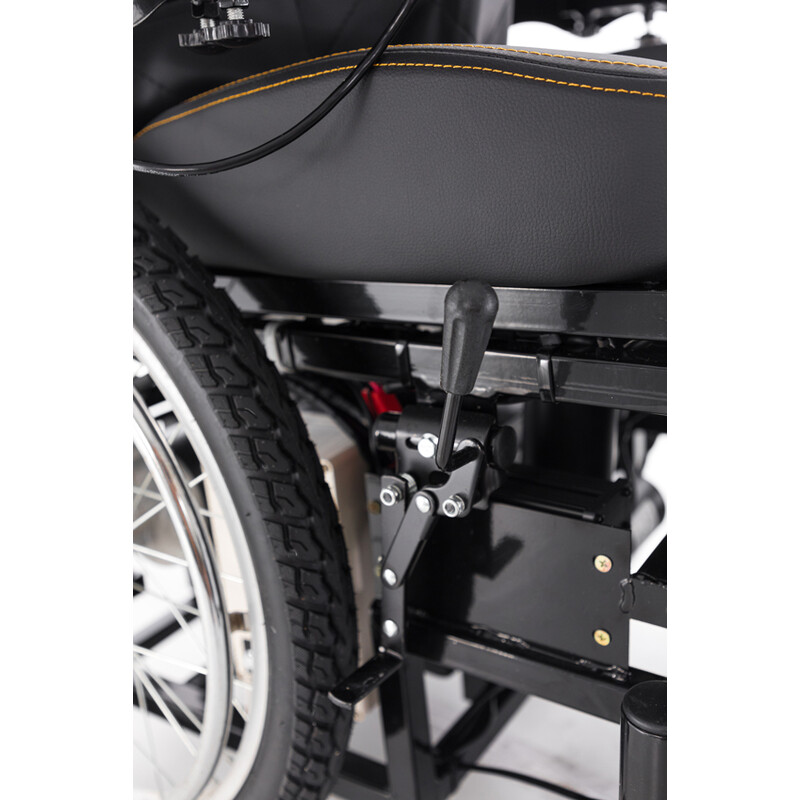 Elektromos kerekesszék függőleges emeléssel