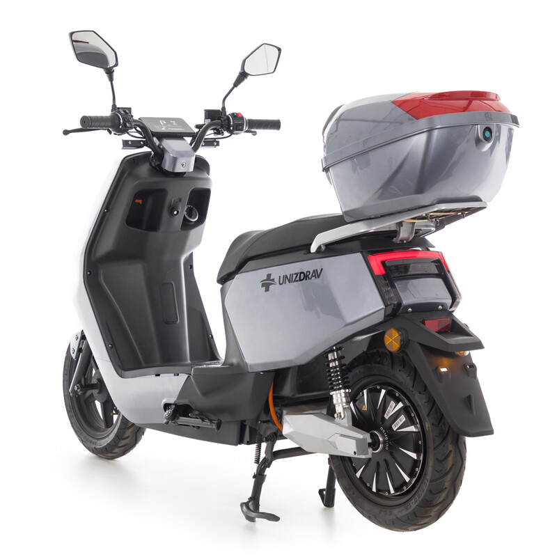 Elektromos robogó UNIZDRAV e-City – 60 km hatótávval