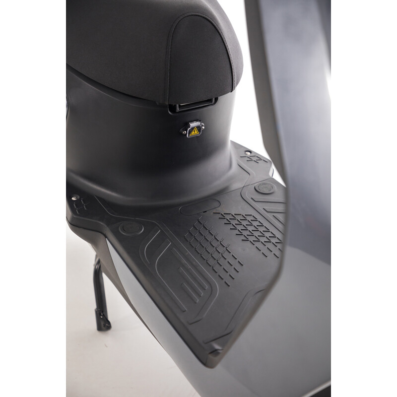 Elektromos robogó UNIZDRAV e-City – 60 km hatótávval