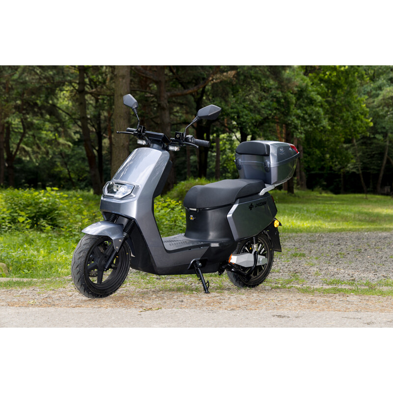 Elektromos robogó UNIZDRAV e-City – 60 km hatótávval