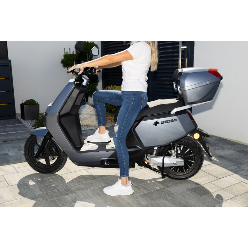 Elektromos robogó UNIZDRAV e-City 120 km-es hatótávval