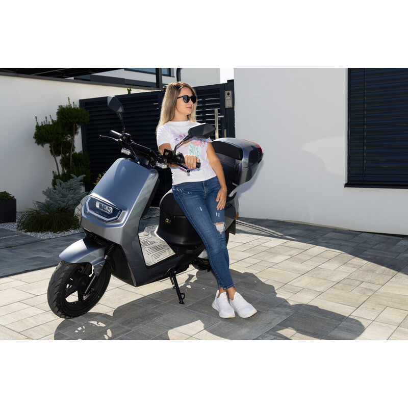 Elektromos robogó UNIZDRAV e-City 120 km-es hatótávval