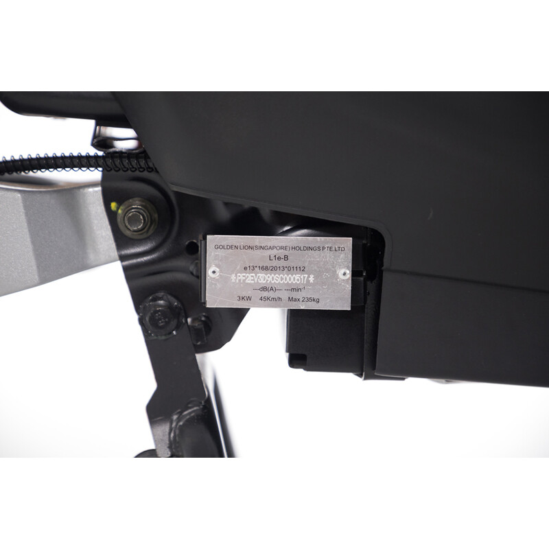 Elektromos robogó UNIZDRAV e-City 120 km-es hatótávval