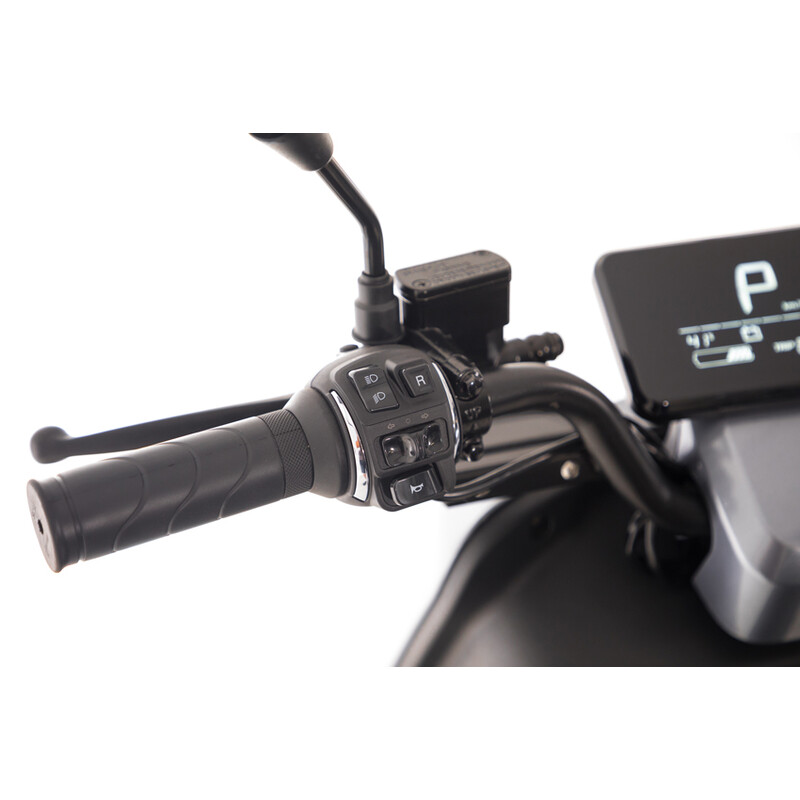 Elektromos robogó UNIZDRAV e-City 120 km-es hatótávval