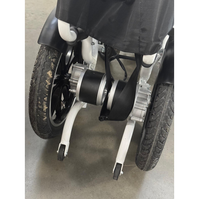 Elektromos kerekesszék AT52304 (Használt darab)