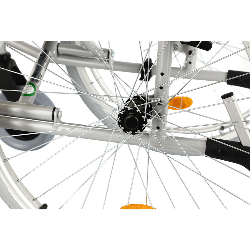 Könnyűszerkezetes kerekesszék állítható súlyponttal (Kiállított darab)