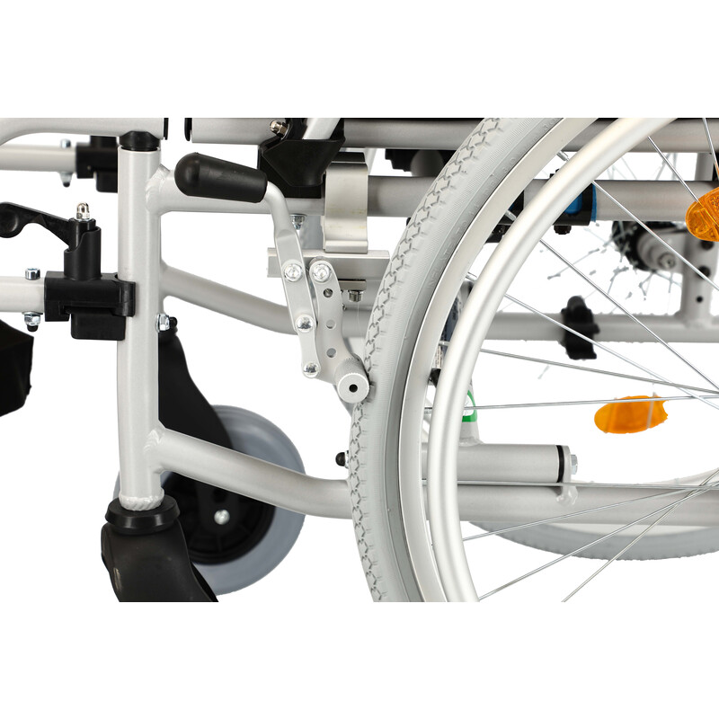 Könnyűszerkezetes kerekesszék állítható súlyponttal (Kiállított darab)