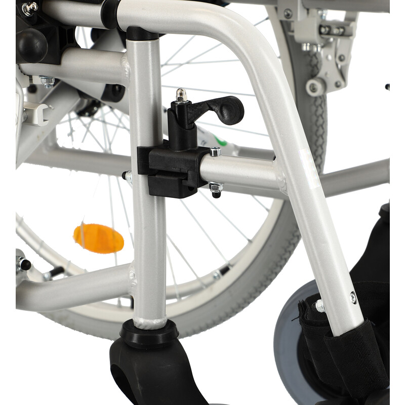 Könnyűszerkezetes kerekesszék állítható súlyponttal (Kiállított darab)